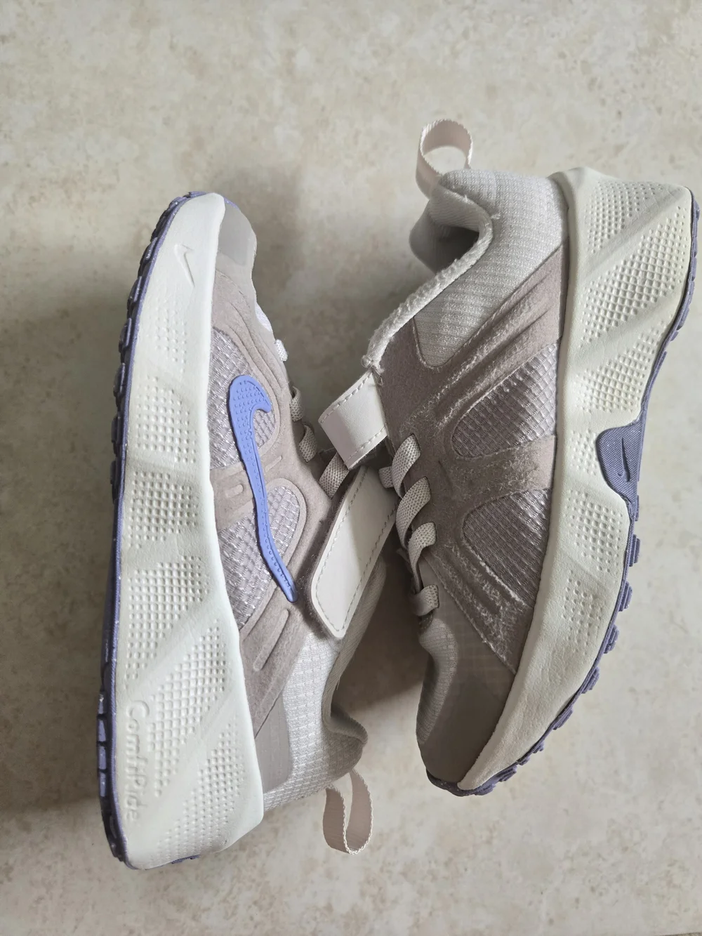Nike metro tek Kids off white Sneakers with Lavender Swoosh Size 11c Toddler